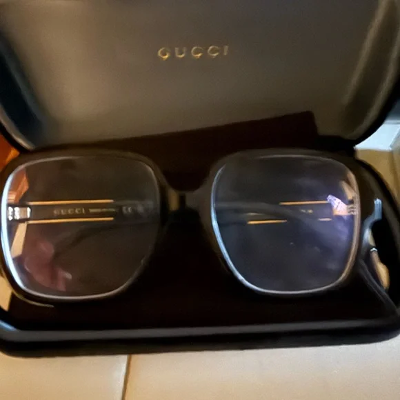 Gucci Black Oversized Sunglasses - Picture 1 of 3